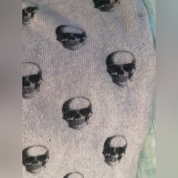 NWT Skull Cashmere Pink/Lavender Large Rectangle Skull Scarf - Picture 8 of 14